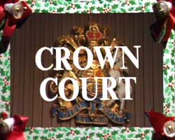 Crown Court cenas de nudez