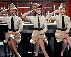 VH1 Divas: Salute The Troops cenas de nudez