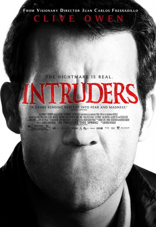 Intruders (2011) Cenas de Nudez