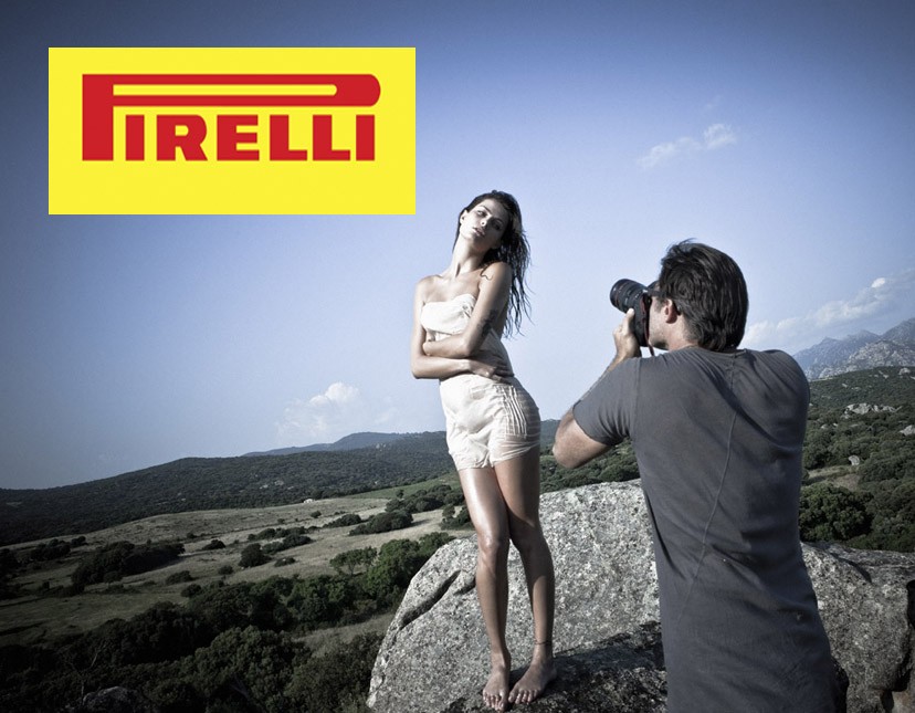 The Making of the Pirelli 2012 Calendar (2011) Cenas de Nudez