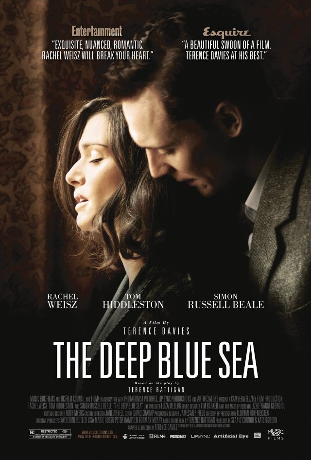 The Deep Blue Sea (2011) Cenas de Nudez